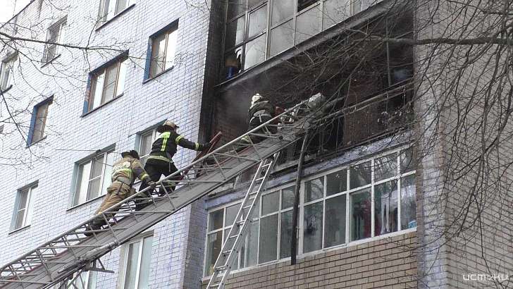 Под Орлом из-за пожара в пустующей квартире эвакуировали семь человек