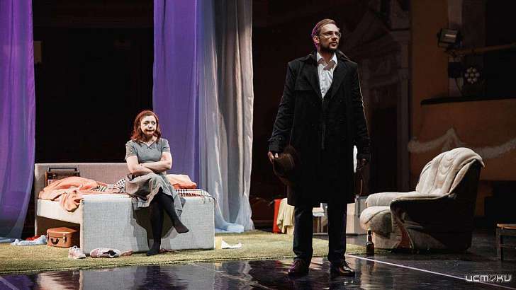 Пьеса о мужчине и женщине: «Двое на качелях» вновь на орловской сцене