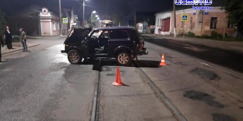 Ул. Северную отремонтирует подрядчик с уставным капиталом в 10 тысяч рублей, а в Орле авто врезалось в столб на трамвайных путях. Новости за 90 секунд