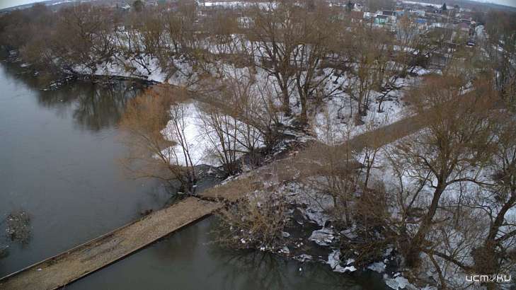 Мост у деревни Тайное освободился от воды