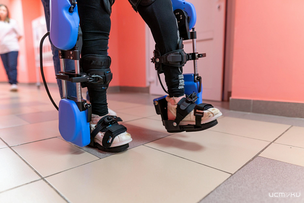 В отделение медицинской реабилитации НКМЦ Орла поступил экзоскелет для ходьбы В отделение медицинской реабилитации НКМЦ Орла поступил экзоскелет для ходьбы