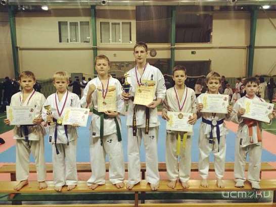 Орловские каратисты завоевали семь наград в Курске