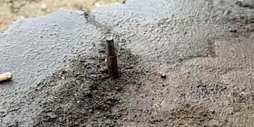 Обратная сторона благоустройства: орловчанин пробил ногу штырем на ул. Комсомольская 