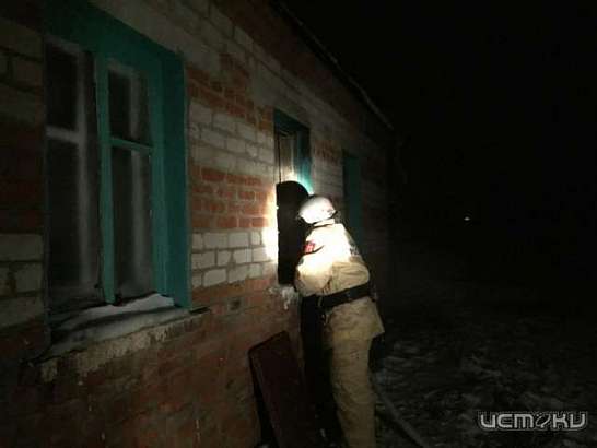 Девять пожарных боролись с огнем в жилом доме во Мценском районе 