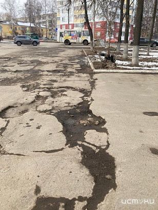 Орловчанка прислала нам в редакцию фотографии и видео подъезда к диализному центру