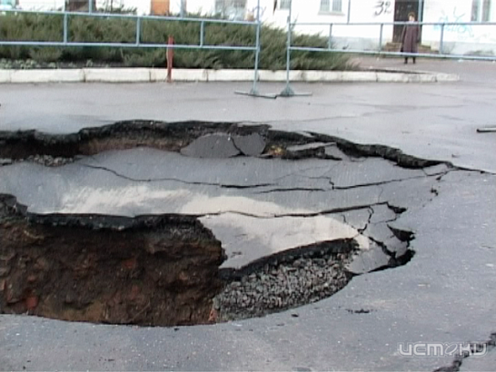 «Бездна» в центре города, или как можно угодить под землю рядом с городской администрацией 