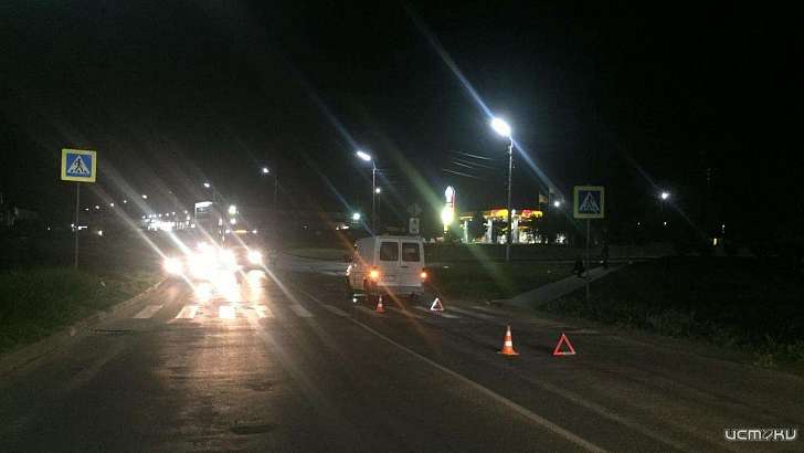 В Орле женщина попала под колеса микроавтобуса на зебре