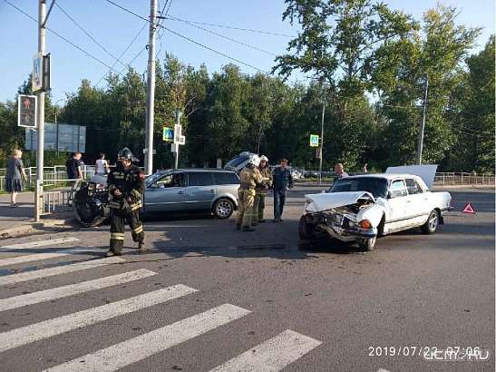 «Волга» и «Фольксваген» не поделили перекресток в Северном районе Орла «Волга» и «Фольксваген» не поделили перекресток в Северном районе Орла