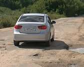 "Когда еду по Красному мосту на джипе, все время бум-бум". В областной администрации обсудили дорожный ремонт в городе