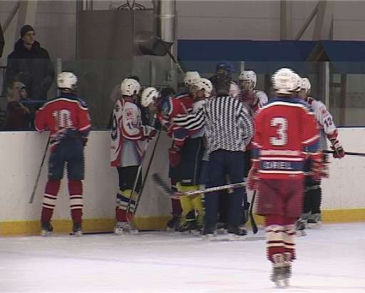 Прошел центральный матч всего чемпионата города по хоккею