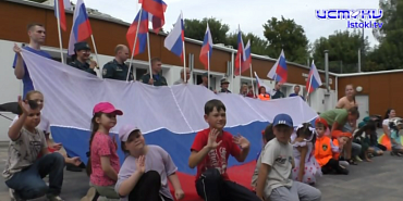 «Здоровая нация — сильная Россия». Сотрудники МЧС в преддверии Дня Государственного флага Российской Федерации в Детском парке Орла провели праздник