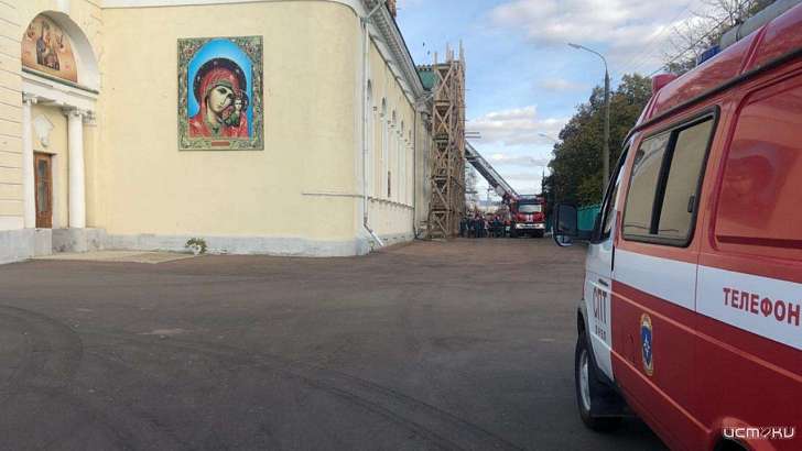 В Орле во время строительных работ загорелся Успенский собор