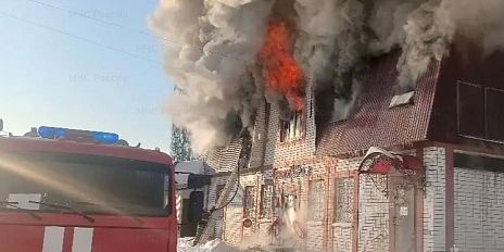 В Ливнах рисковали сгореть 2 магазина