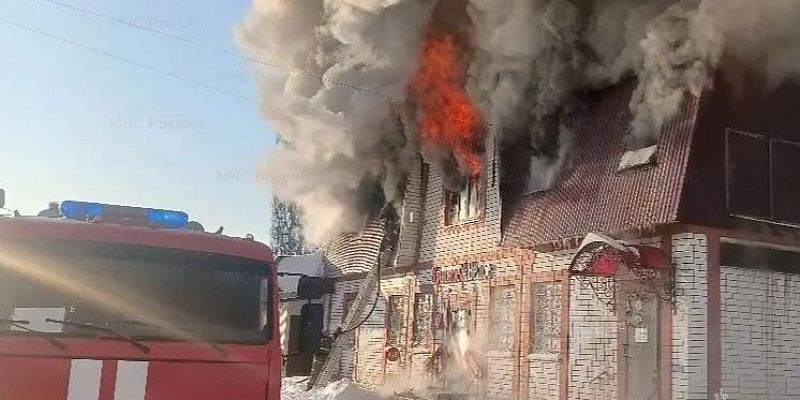 В Ливнах рисковали сгореть 2 магазина