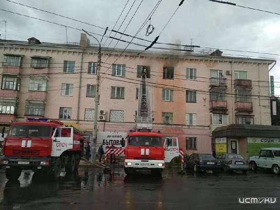 Спасатели вывели из огня двух человек: подробности ЧП возле автовокзала в Орле 