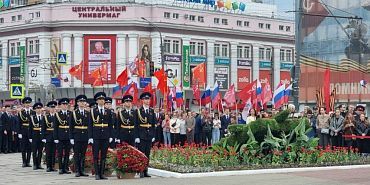 Сегодня сквер Танкистов принял сотни орловчан в честь 81‑й годовщины Победы