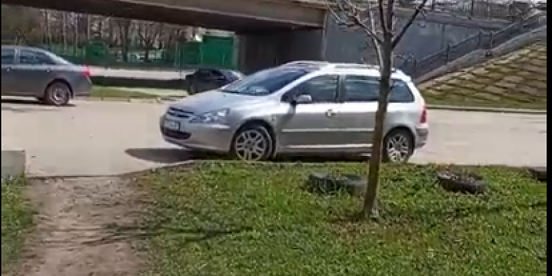 Неравнодушный орловчанин заметил, как в центре Орла в реку текут нечистоты