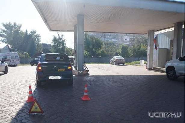 Автомобиль сбил пешехода на заправке в Орле