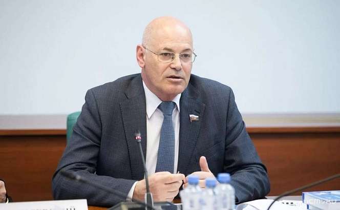 Орловский сенатор Круглый призывал пресекать пропаганду трансгендерности