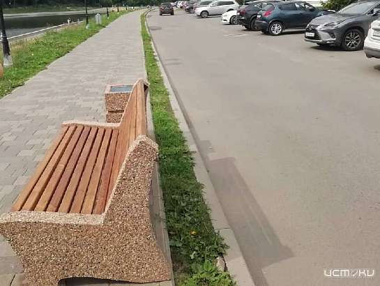 Фотофакт: на орловской набережной установили новые лавочки