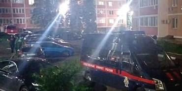 В орловских пабликах и СМИ появилась информация почему 11-летняя упавшая девочка оказалась на балконе техэтажа 15-ти этажного здания