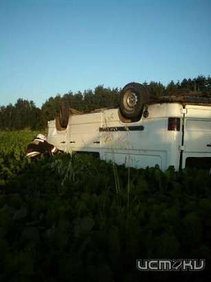 В Новосильском районе «Мерседес» улетел в кювет