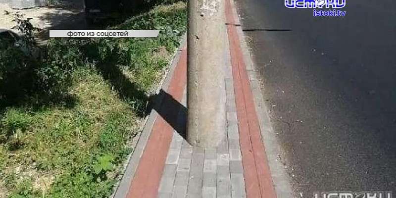 Плитка в четыре слоя, разбросанный материал для ремонта дорог, не отремонтированные тротуарные пути - так выглядят улицы города Орла.