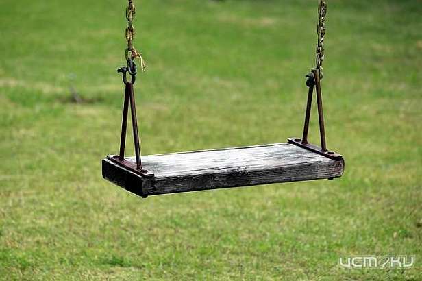 В Орловской области по решению суда заменят некачественную детскую площадку