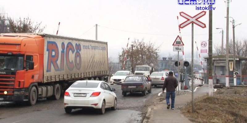 Быстро и качественно — не про наших дорожников: в Орле идет ямочный ремонт пер. Маслозаводского