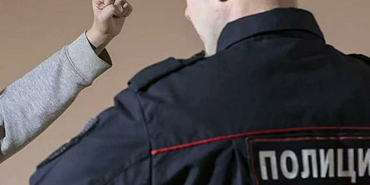 прокуратура ударил полицейского суд В Орле будут судить женщину за нападение на полицейского
