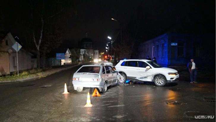 В Орле кроссовер столкнулся с легковым ВАЗом
