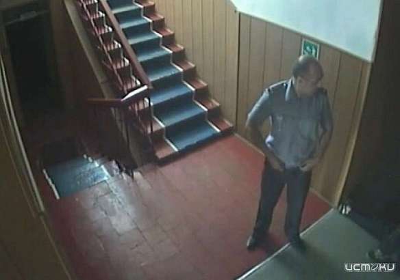 В Орловской области СК проверяет видео, на котором полицейский избивает задержанного