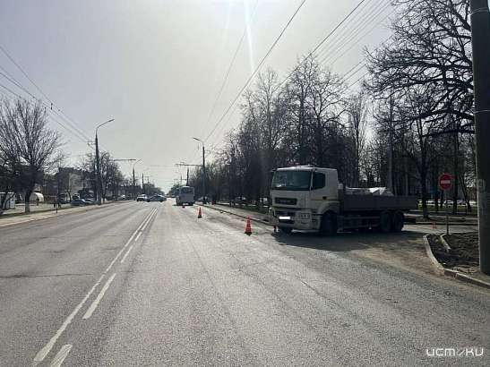 В Орле КАМАЗ столкнулся с маршруткой. Пострадал 6-летний ребенок