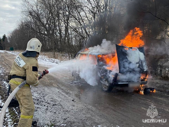 Вчера в Хотынце загорелся автомобиль 