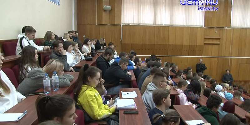 Мусор выбросили, а что с ним происходит дальше? Ответ на этот вопрос получили орловские студенты в рамках лекции от регионального оператора "Зеленая Р...