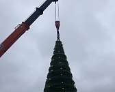 Праздник к нам приходит! Орел начали украшать елками