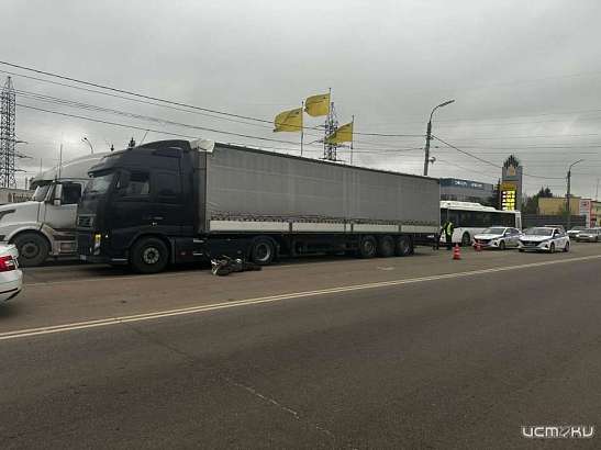 В Орле на Карачевском шоссе 15-летний мотоциклист попал под колеса фуры