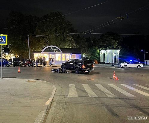 В Орле мотоциклист протаранил иномарку и попал в больницу В Орле мотоциклист протаранил иномарку и попал в больницу
