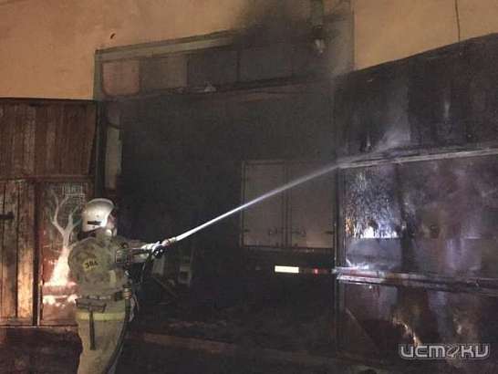 В Орле пожарные спасли от огня «Газель»