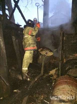 В Болхове сгорела хозпостройка 