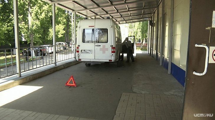 В Ливнах автомобиль скорой помощи сбил пенсионерку у входа в больницу