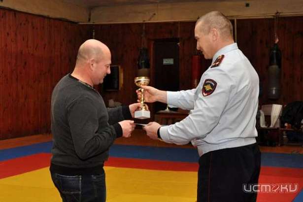 Орловские полицейские посоревновались в самозащите без оружия