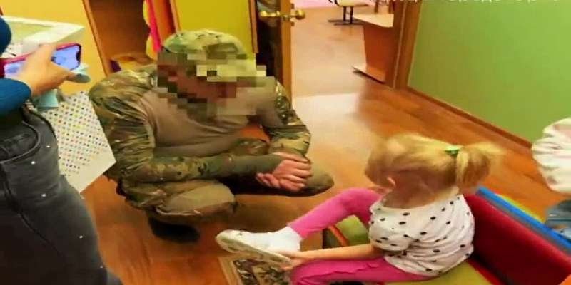 Многодетный участник СВО сделал сюрприз своим детям и пришёл забирать их из детского сада в Орле