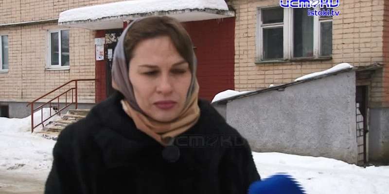 ЖКХалатность... Жильцы дома №22 по ул. Лазо уже устали от равнодушия УК. А для ЖЭУ-24 полуразрушенные подъезды в подшевном доме - норма