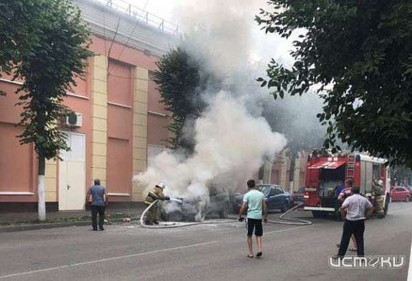 В Ливнах в субботу полыхал автомобиль
