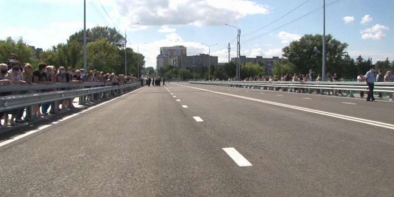 Почему тротуары на мосту Дружбы в Орле не сделали выше проезжей части