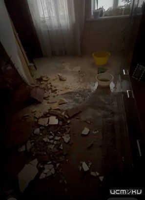 В переулке Воскресенском в Орле потолок упал у жителей нескольких квартир