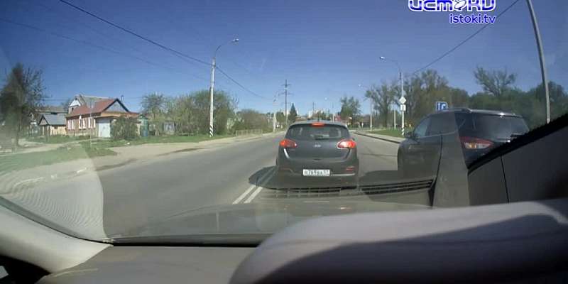 Видео: в Орле случилось тройное ДТП на ул. Мостовой