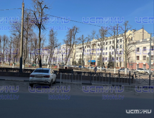 У Сквера Танкистов в Орле сократили парковку