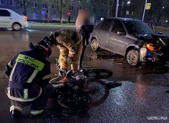 В Орле на Наугорском шоссе столкнулись мотоцикл и легковушка